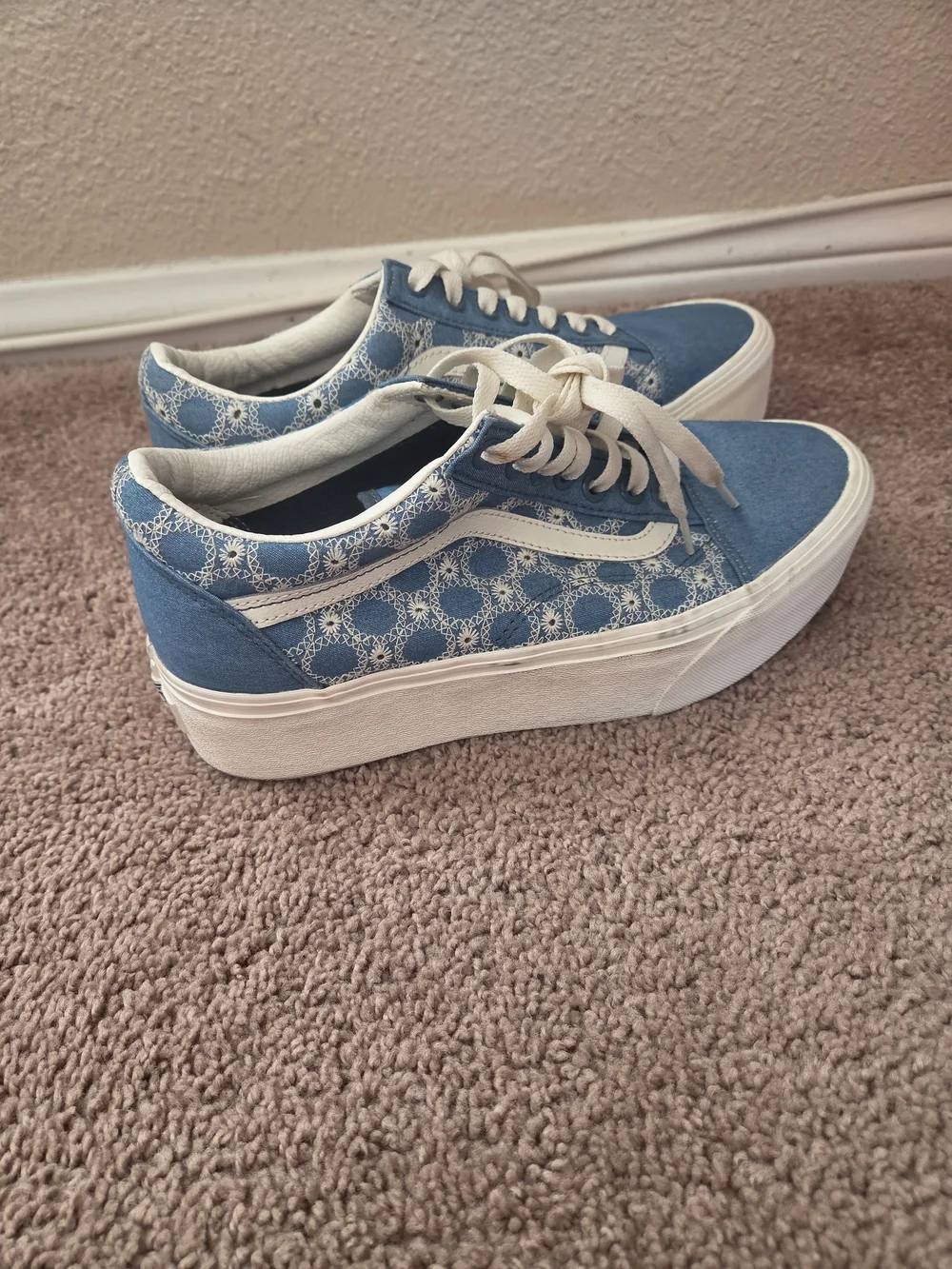 Vans Women's Blue Lace-Pattern Low Top Sneakers
